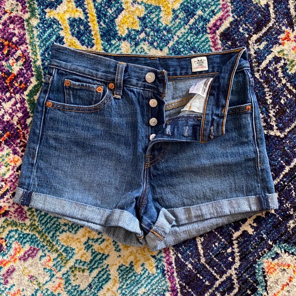 🌺 ⚡️Levi’s Denim Shorts Size 0/25R